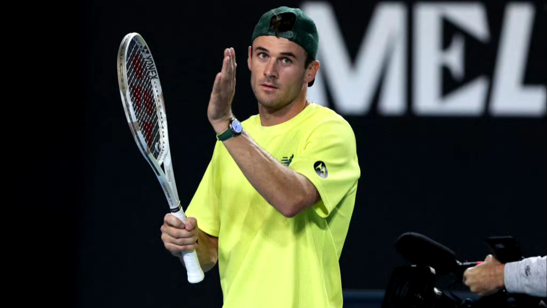 背身拿球为 背身拿球为