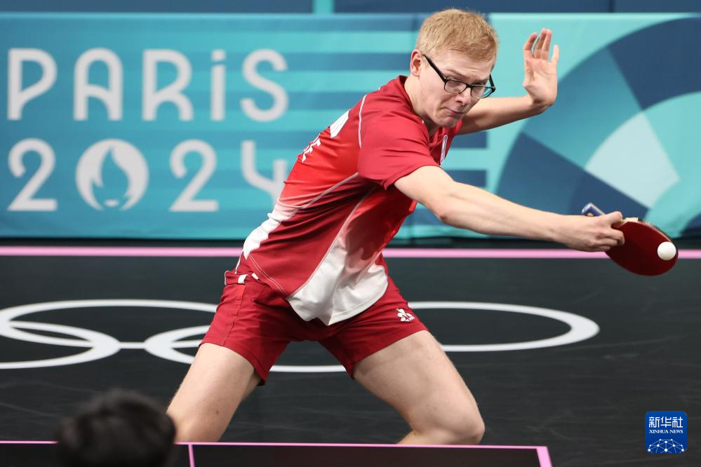 他的背身做 他的背身做